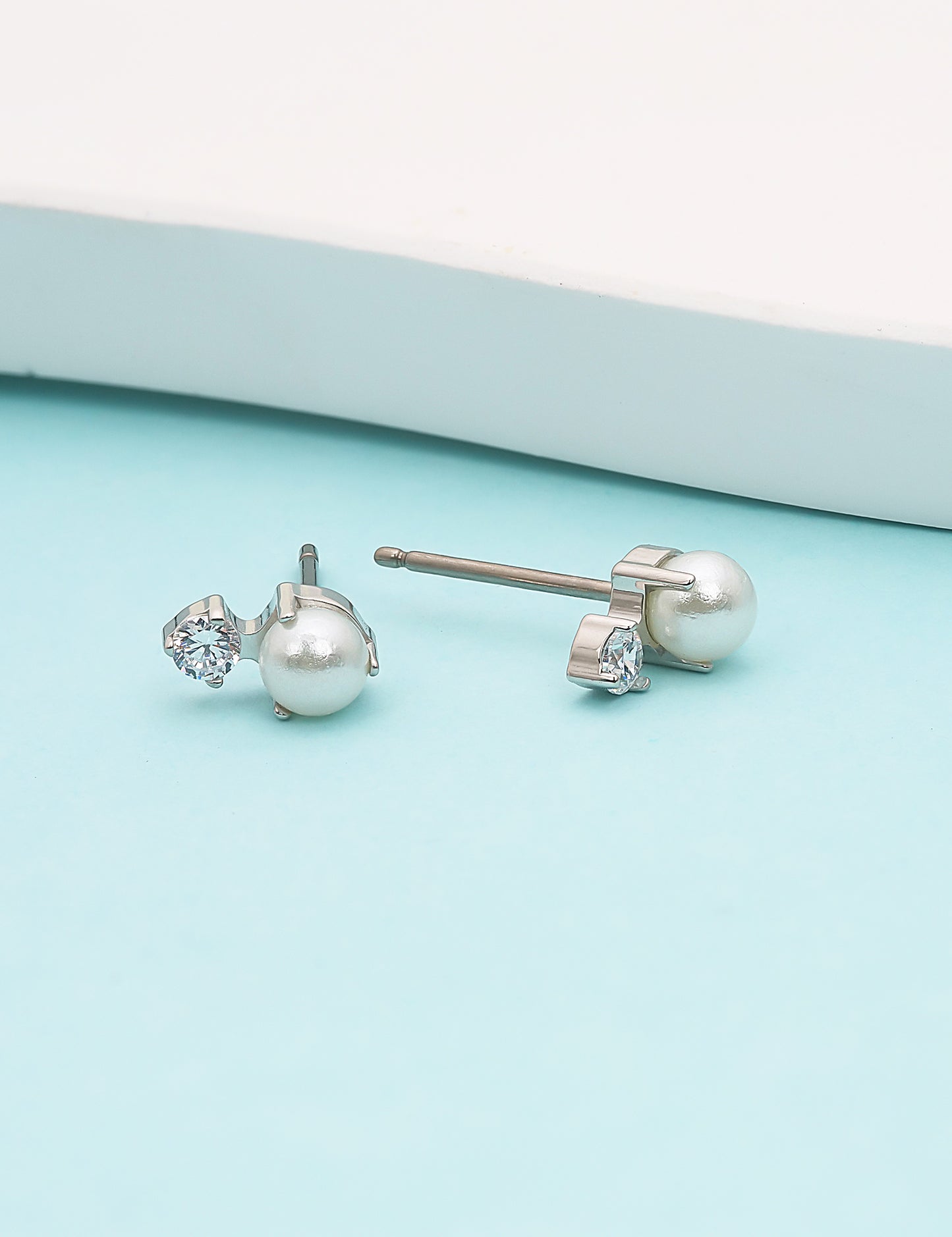 Pendientes hipoalergénicos de titanio puro Limerencia G23 | Joyería de titanio de grado implante CZ + Pearl F136 para orejas sensibles