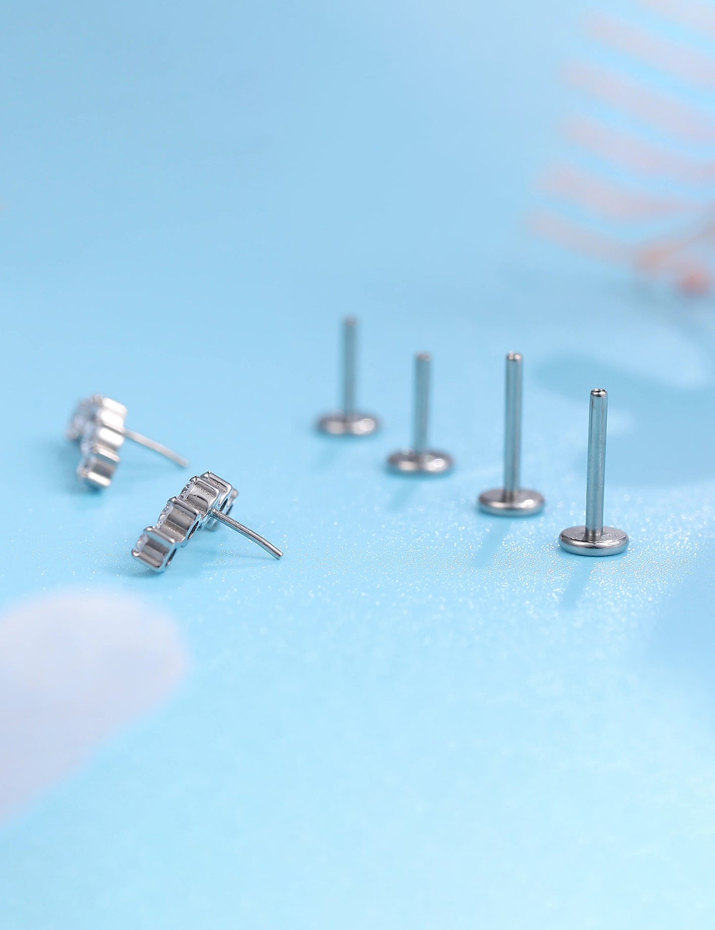 limerencia G23 Hypoallergenic 18g Flat Back Stud Earrings | F136 Implant Grade Titanium Press Fit Threadless Push Pop in Cartilage Helix Labret Lip Monroe Tragus Piercing Studs- Five Prong Cluster