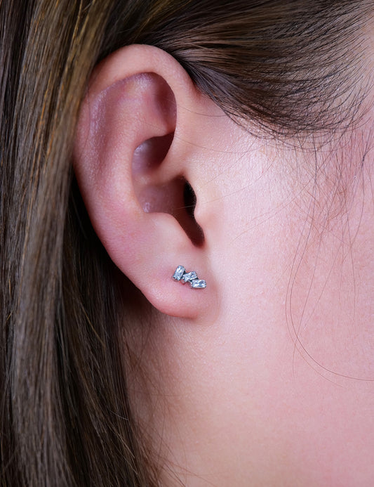Pendientes hipoalergénicos de titanio puro Limerencia G23 | Joyería de titanio de grado implante Triple Baguette Gem F136 para orejas sensibles