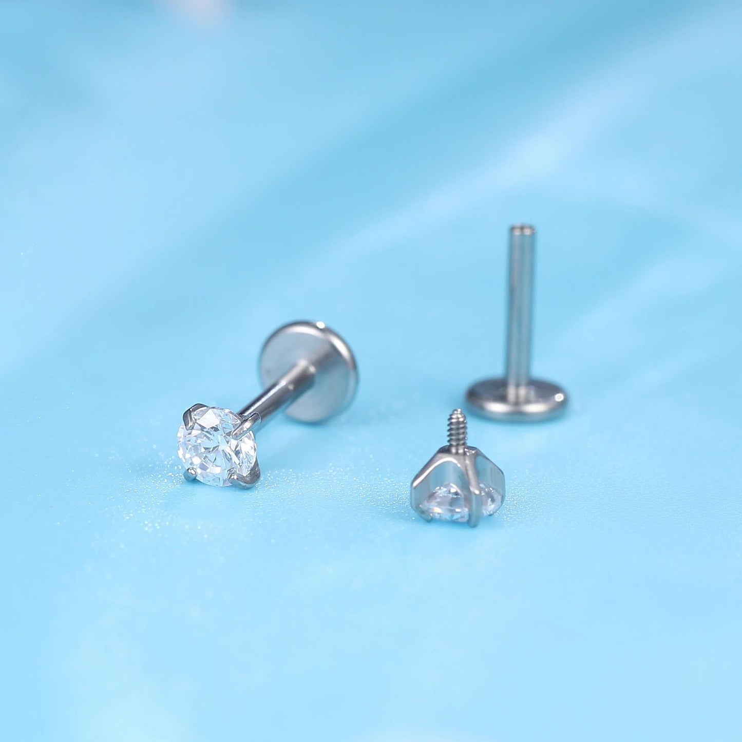 Gioielli piercing ipoallergenici in titanio F136 Limerencia, borchie filettate interne fondo piatto 18G 6mm 8mm 10mm per trago, elica, conca, cartilagine, naso e labbra (Zircone bianco 2mm)
