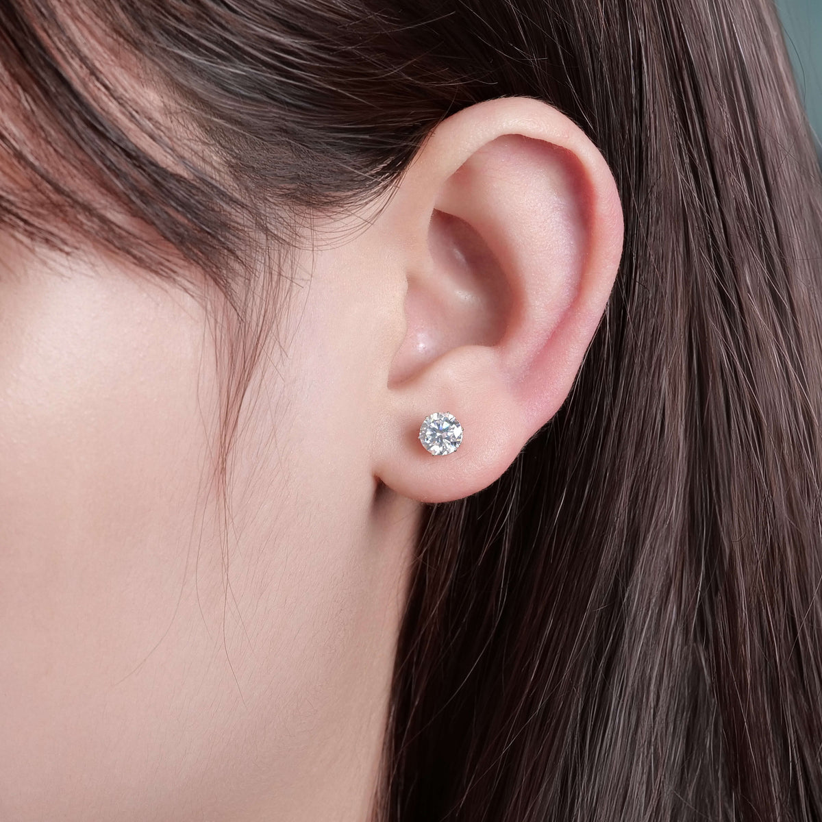 Pendientes de tuerca de moissanita Limerencia de titanio grado implantable para mujer y hombre, bañados en oro blanco 18K, pendientes de titanio de corte redondo hipoalergénicos color D pureza VVS1 para oídos sensibles