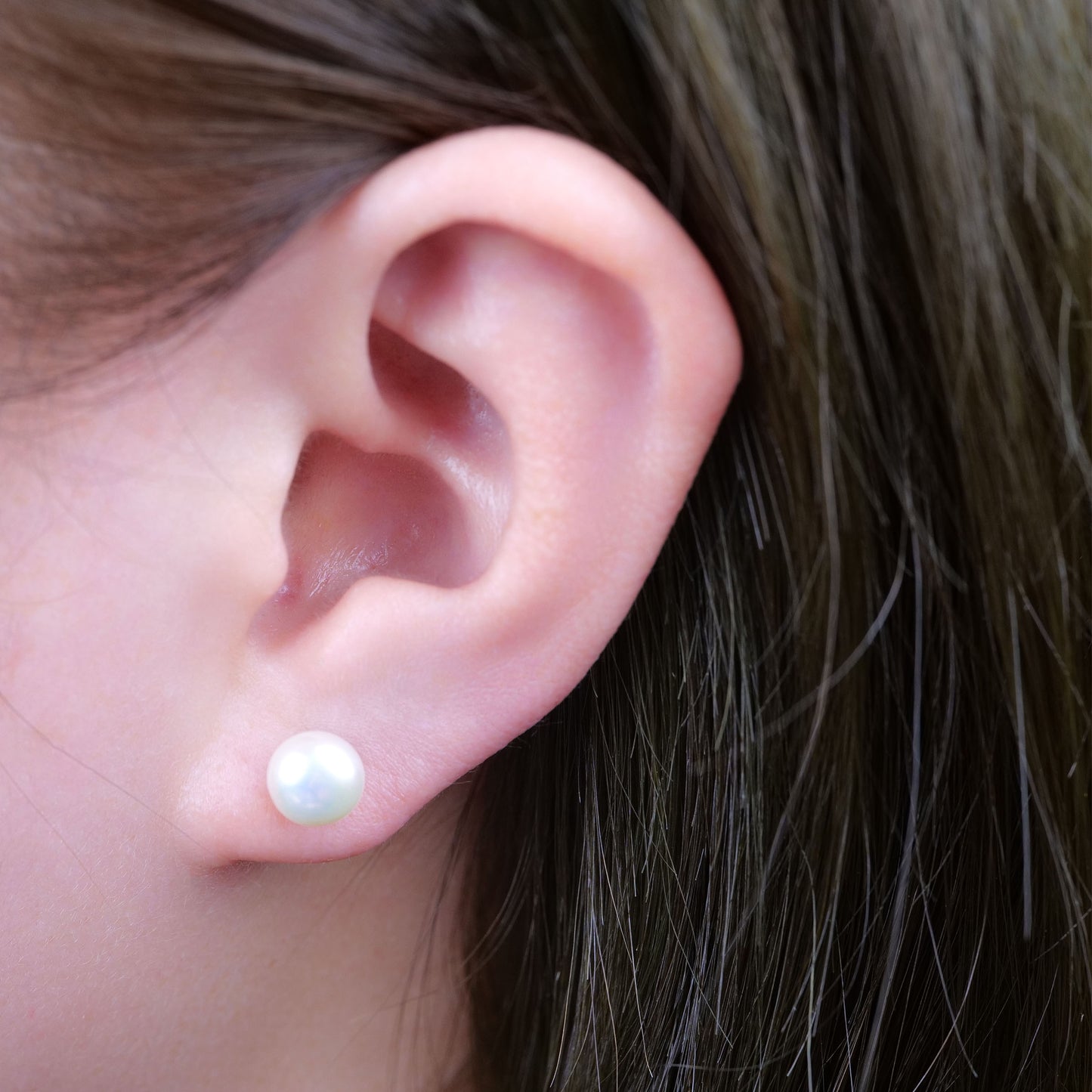Pendientes de perlas cultivadas de agua dulce blancas seleccionadas a mano de titanio puro hipoalergénico Limerencia Studs G23 Piercing de grado implante