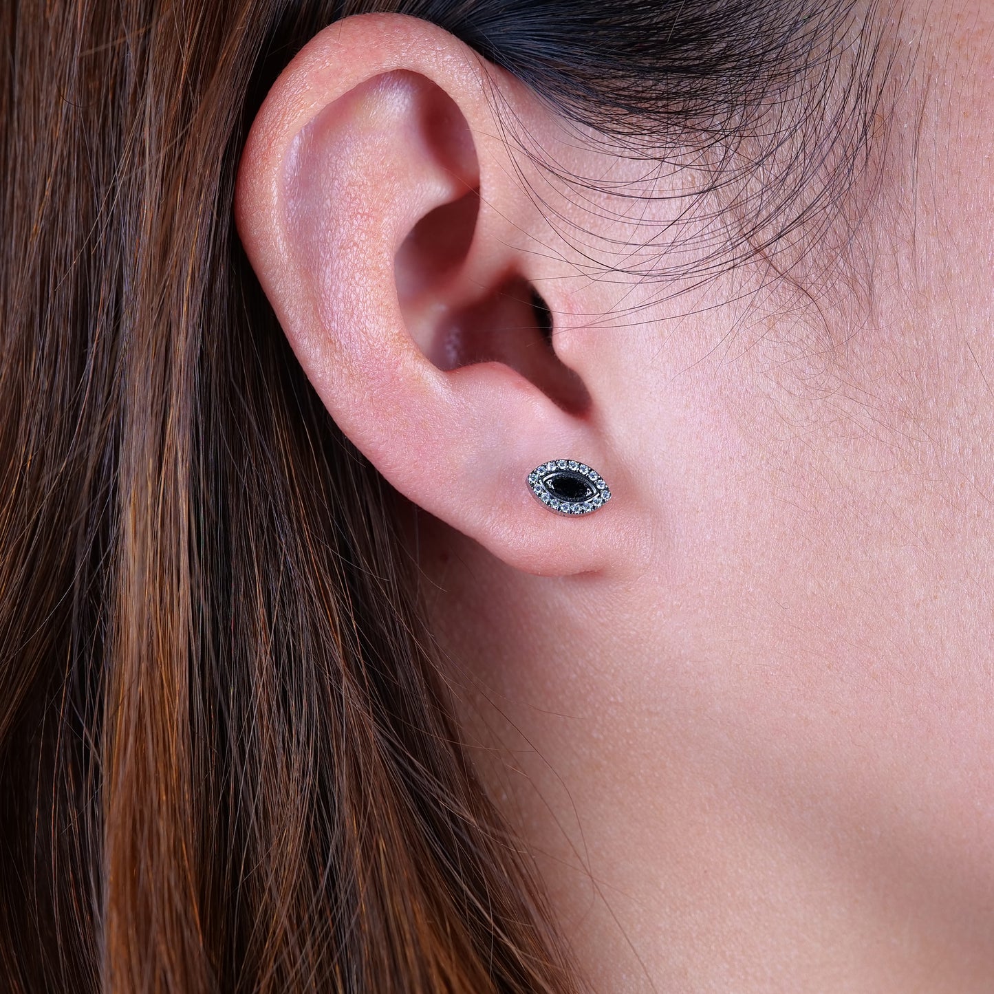 Orecchini occhio malocchio Limerencia in titanio puro F136 ipoallergenico, perni in titanio grado implantare G23 con gruppo zirconi, stile minimalista per orecchie sensibili donna (Nero Argento)