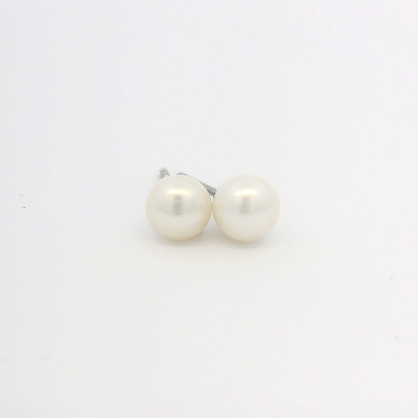 TitanHeart F136 Pure Ttitanium Hypoallergenic White Freshwater Cultured Pearl Stud Earrings for Women Girls (5mm)
