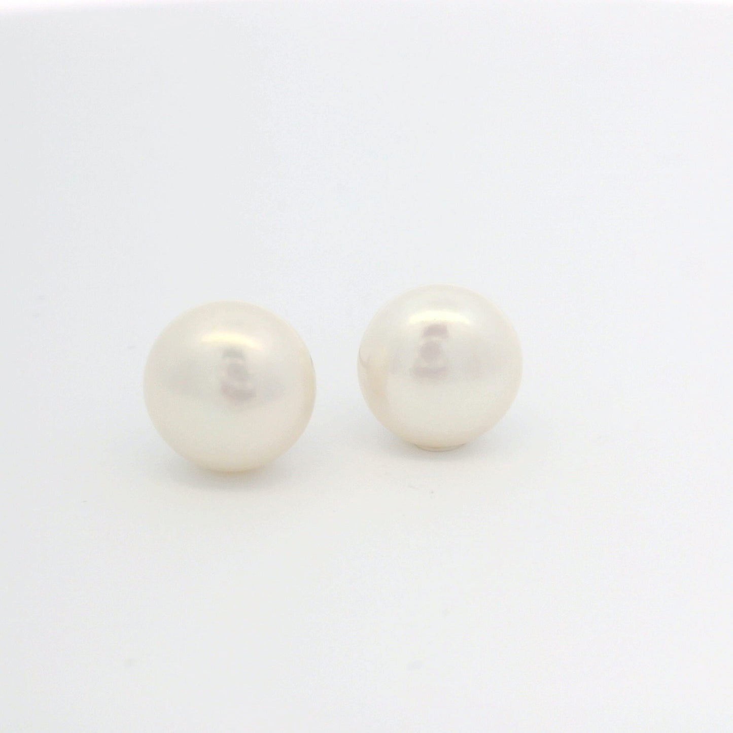 TitanHeart F136 Pure Ttitanium Hypoallergenic White Freshwater Cultured Pearl Stud Earrings for Women Girls (5mm)