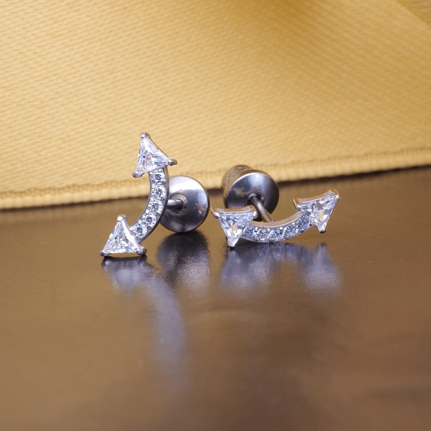 Limerencia Pendientes Hipoalergénicos de Titanio Grado Implante G23 con Cierre de Rosca para Tragus 20G Helix F136 Poste de Piercing para Orejas Sensibles Cartílago (Escalador Trepador)