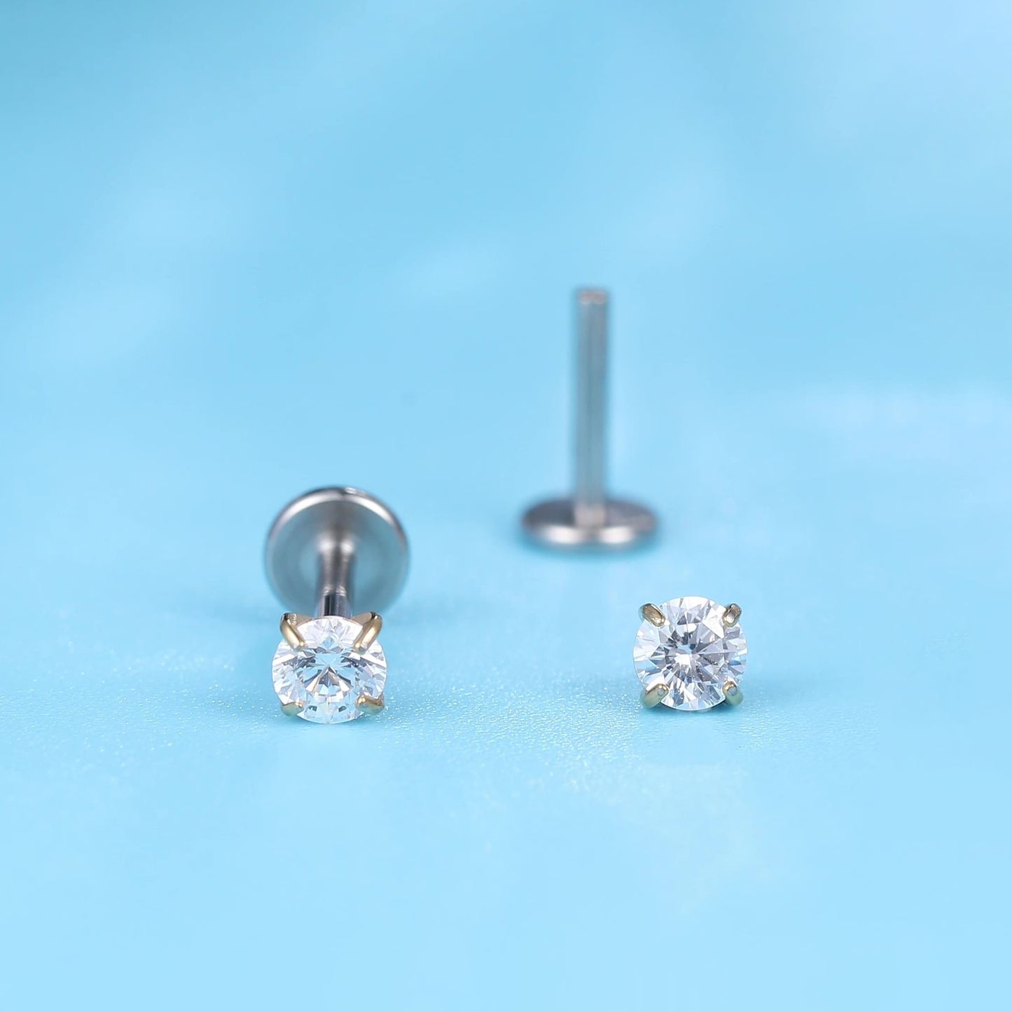 Gioielli piercing ipoallergenici in titanio F136 Limerencia, borchie filettate interne fondo piatto 18G 6mm 8mm 10mm per trago, elica, conca, cartilagine, naso e labbra (Zircone bianco 2mm)