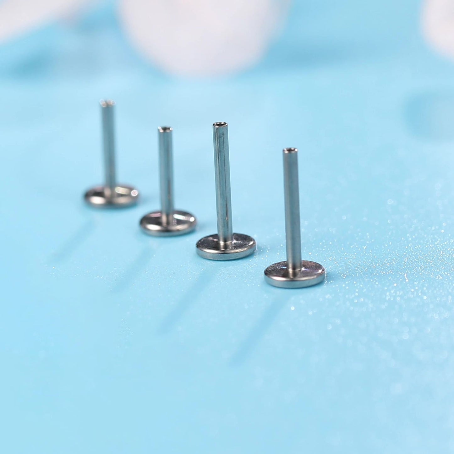 Gioielli piercing ipoallergenici in titanio F136 Limerencia, borchie filettate interne fondo piatto 18G 6mm 8mm 10mm per trago, elica, conca, cartilagine, naso e labbra (Zircone bianco 2mm)
