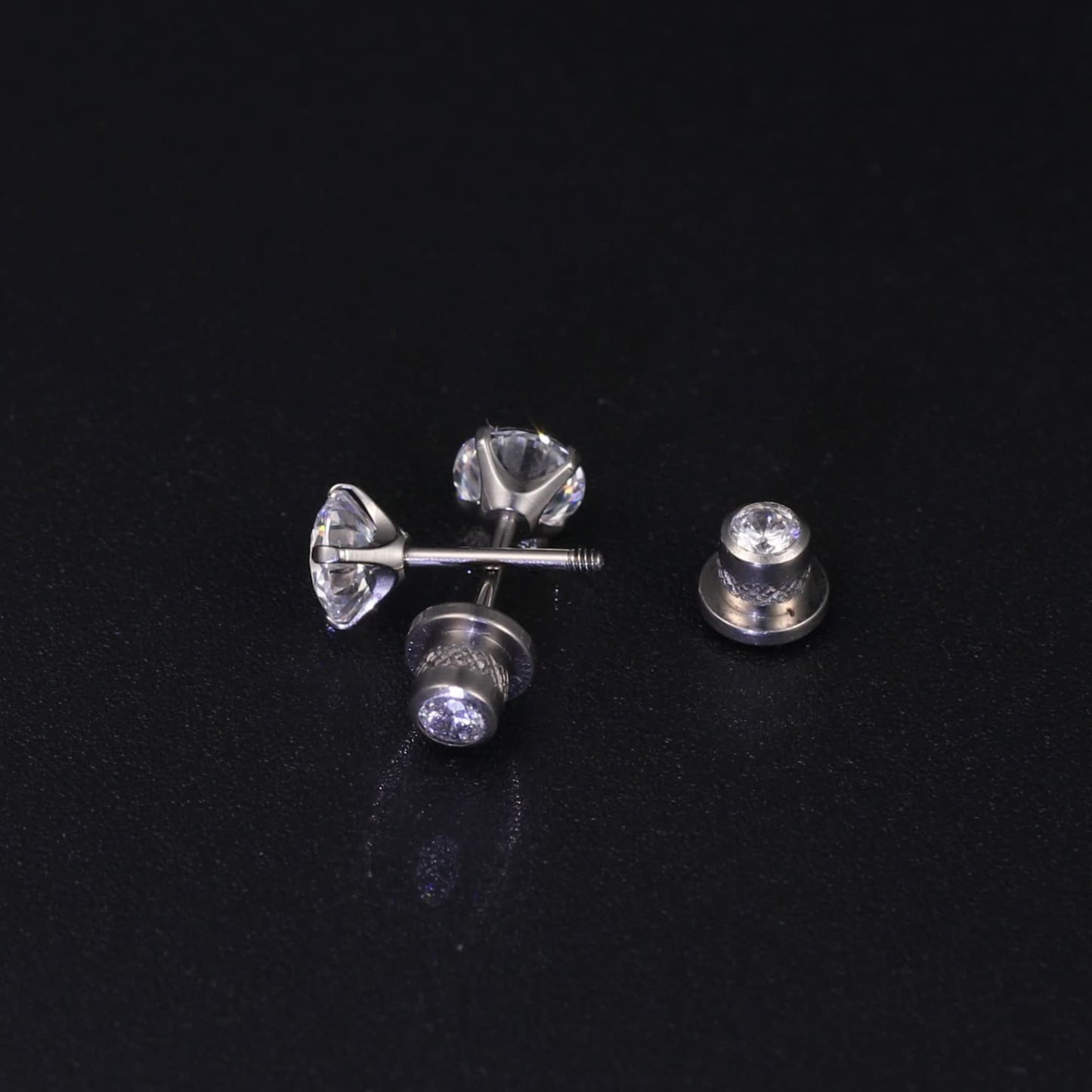 Orecchini a perno in titanio G23 ipoallergenici Limerencia da donna, zircone cubico 5A, chiusura a vite elica, piercing titanio medicale F136 per orecchie sensibili (zircone bianco)