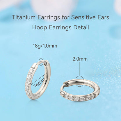 Limerencia Aretes de Aro Pequeños Huggie de Titanio Puro Hipoalergénicos, Aretes Pequeños de Cartílago Ligeros con Circonita Cúbica, Mini Joyería para Piercings para Mujeres (8mm, circonita blanca)