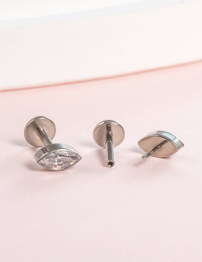 Boucles d'Oreilles à Dos Plat 18G Hypoallergéniques G23 Limerencia, Piercing Sans Filet à Enfoncement en Titane Grade Implantable F136, Convient Cartilage, Hélix, Lèvre, Monroe et Tragus (Forme Marquise, Argenté)