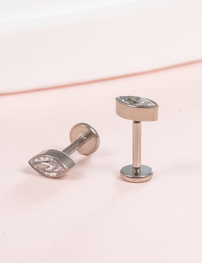 Boucles d'Oreilles à Dos Plat 18G Hypoallergéniques G23 Limerencia, Piercing Sans Filet à Enfoncement en Titane Grade Implantable F136, Convient Cartilage, Hélix, Lèvre, Monroe et Tragus (Forme Marquise, Argenté)