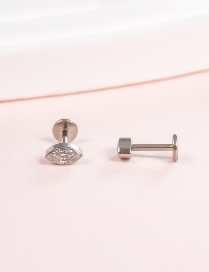 Boucles d'Oreilles à Dos Plat 18G Hypoallergéniques G23 Limerencia, Piercing Sans Filet à Enfoncement en Titane Grade Implantable F136, Convient Cartilage, Hélix, Lèvre, Monroe et Tragus (Forme Marquise, Argenté)