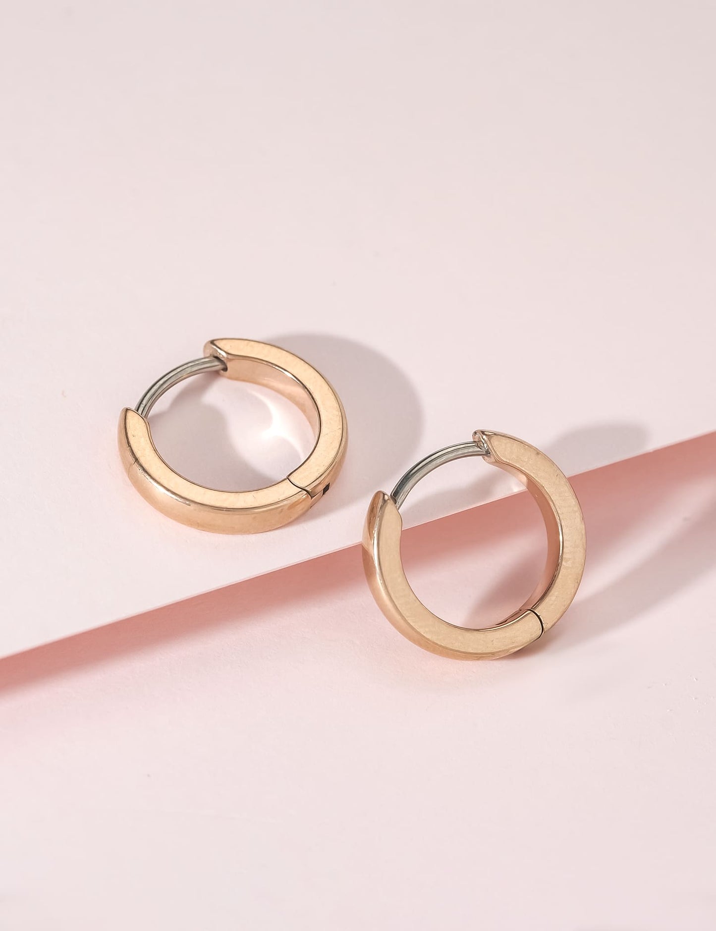 Orecchini cerchio huggie in titanio puro G23 ipoallergenico Limerencia per donna, adatti orecchie sensibili (10 millimetri)