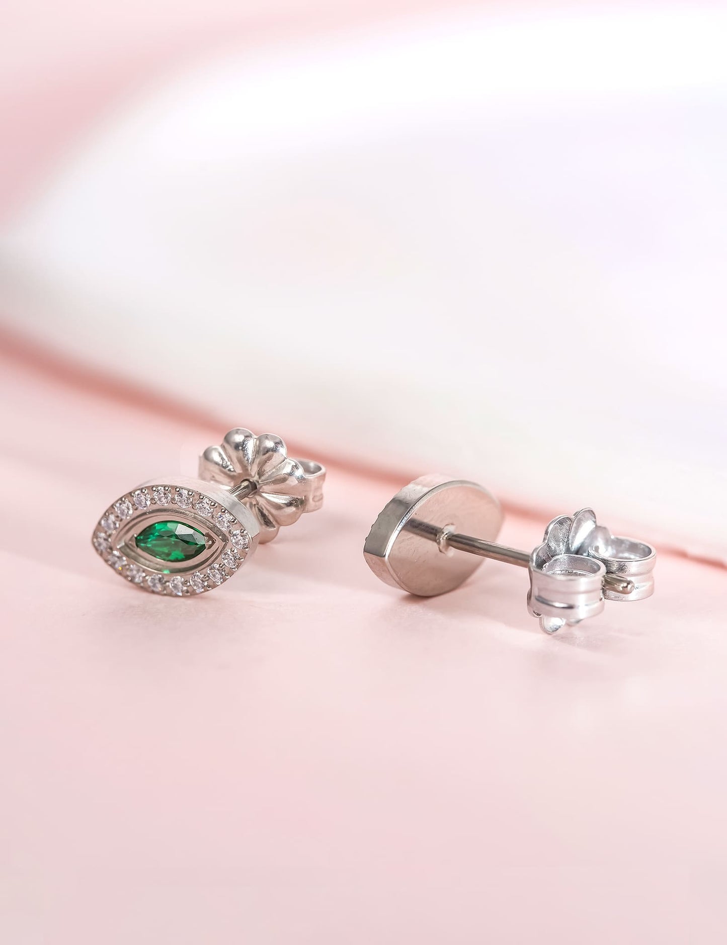 Orecchini Limerencia in titanio puro F136 ipoallergenico, perni helix occhio malocchio con zirconi in titanio medicale G23, stile minimalista adatti ad orecchie sensibili femminili (Verde Argento)