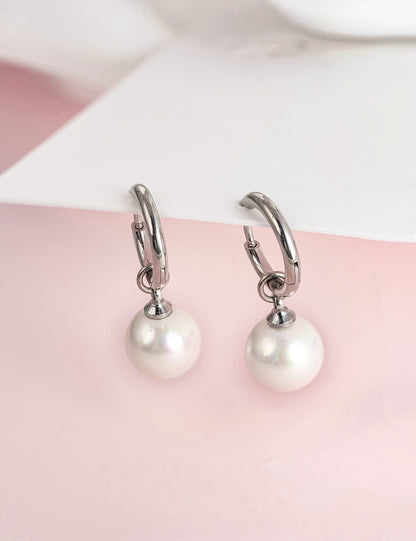 Limerencia Pendientes Hipoalergénicos de Titanio Puro con Postes Ligeros Colgantes Huggie para Mujer | Barra Vertical, Cruz, Luna, Rayo | Pendientes Delicados (Perla de 10 mm)