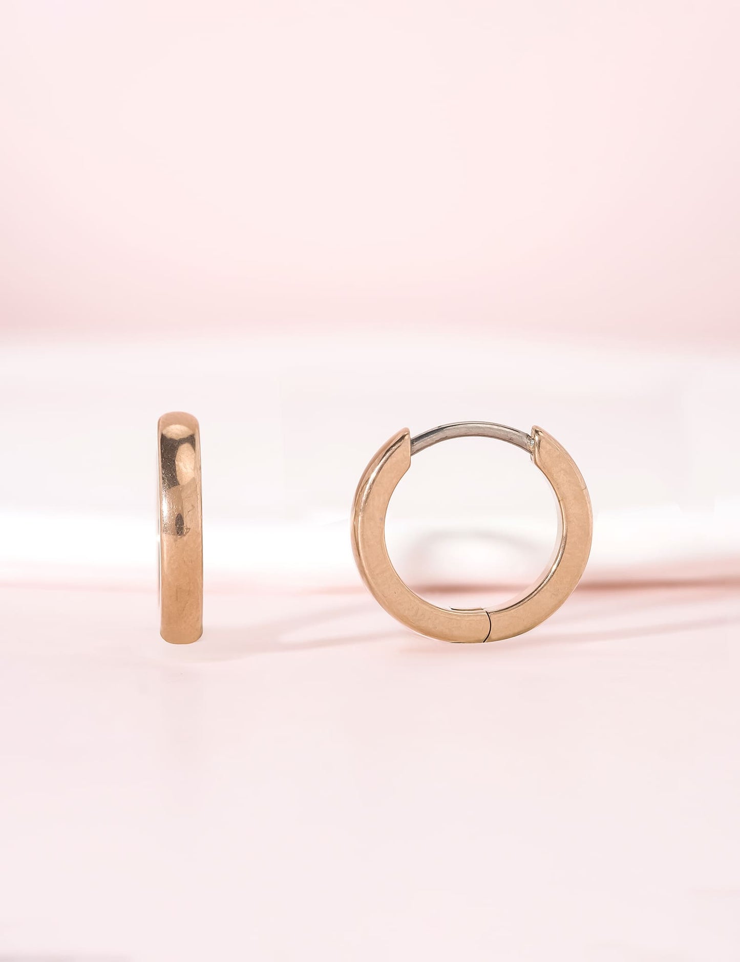 Orecchini cerchio huggie in titanio puro G23 ipoallergenico Limerencia per donna, adatti orecchie sensibili (10 millimetri)