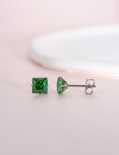 Orecchini Limerencia in titanio G23 ipoallergenico, titanio puro medicale F136, adatti a orecchie sensibili con cristalli pietra natale e zirconi simulati diamanti (Verde smeraldo)