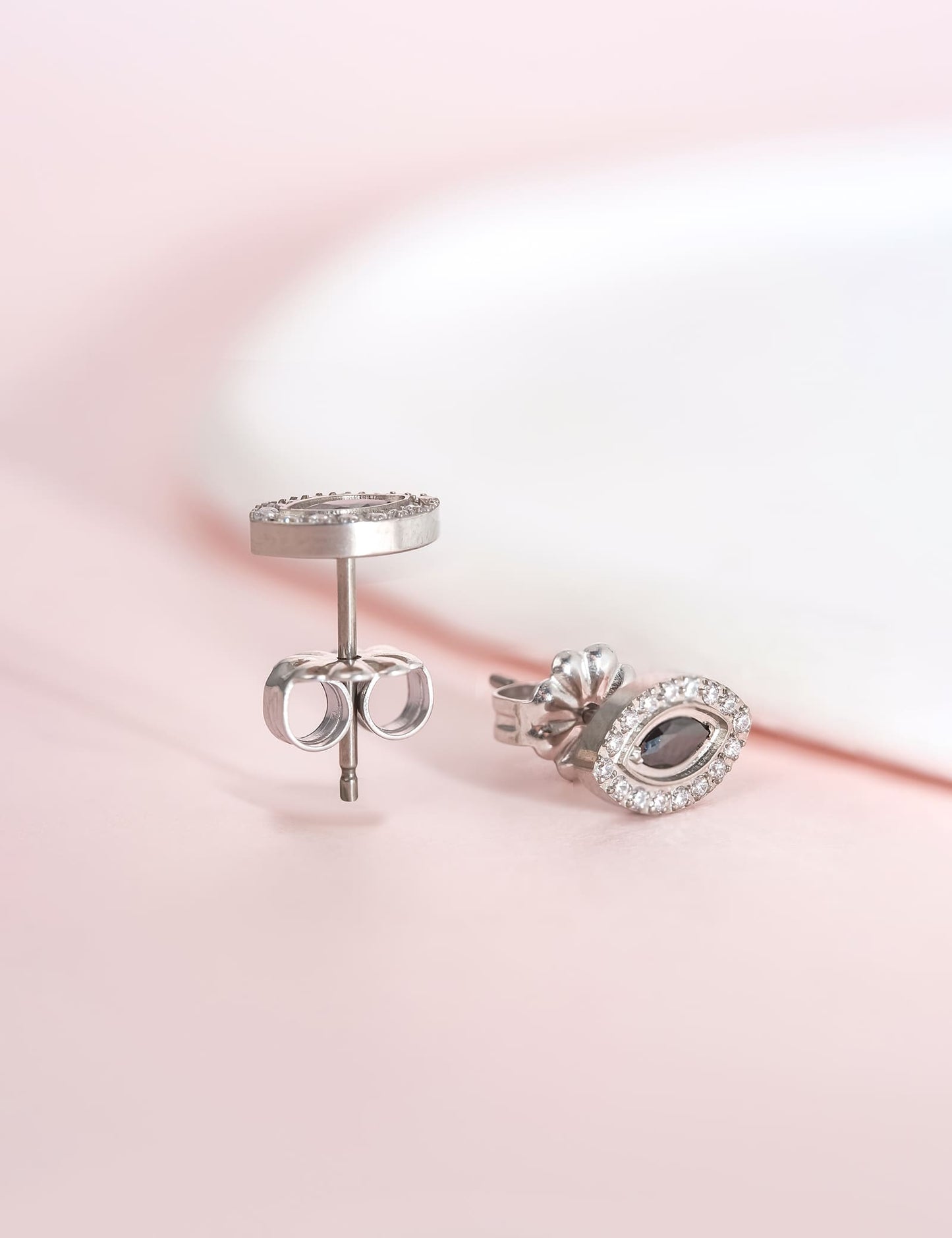 Orecchini occhio malocchio Limerencia in titanio puro F136 ipoallergenico, perni in titanio grado implantare G23 con gruppo zirconi, stile minimalista per orecchie sensibili donna (Nero Argento)