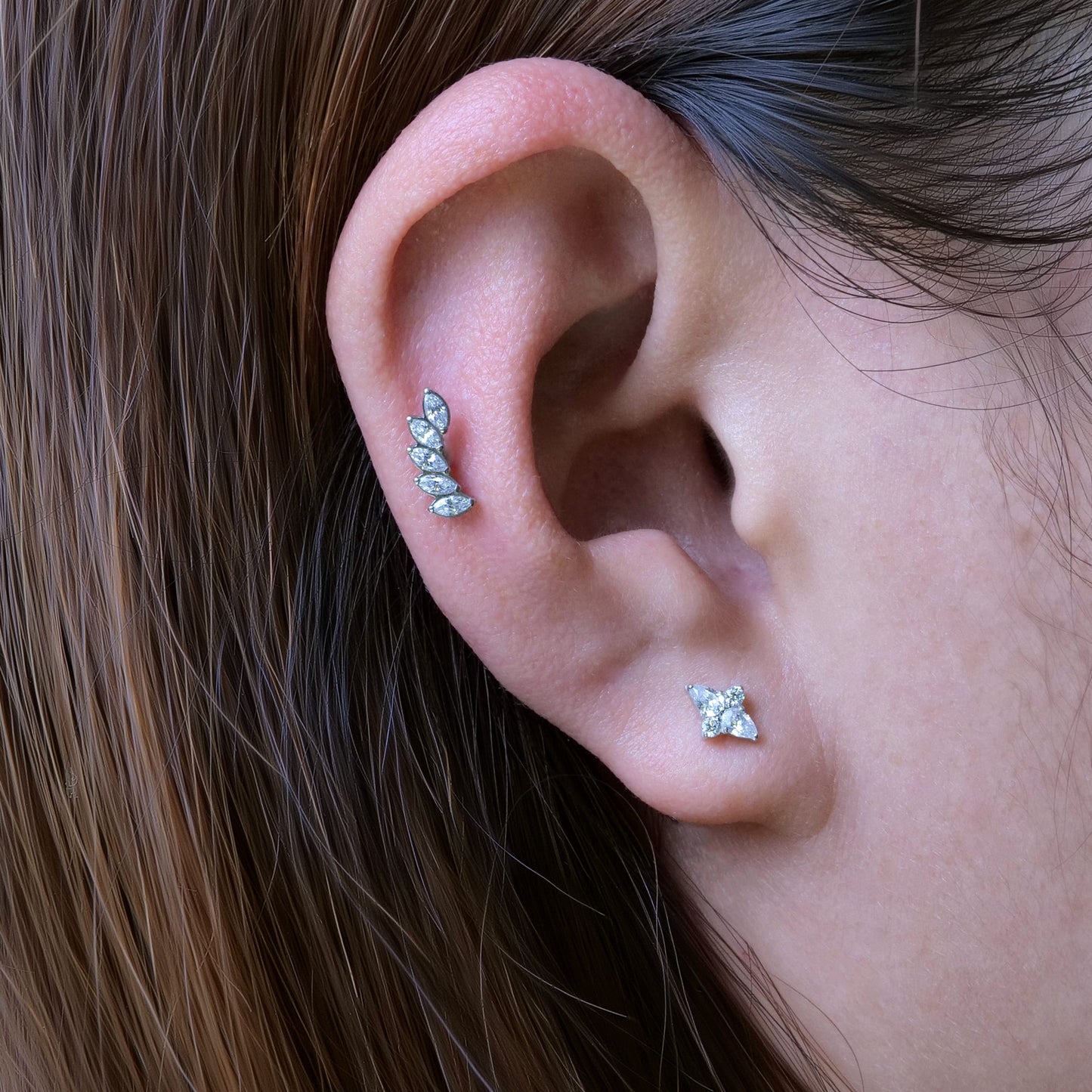 Pendientes de titanio G23 hipoalergénicos Limerencia con rosca posterior para trago, poste de piercing F136 calibre 20 para orejas sensibles, cartílago (cometa)