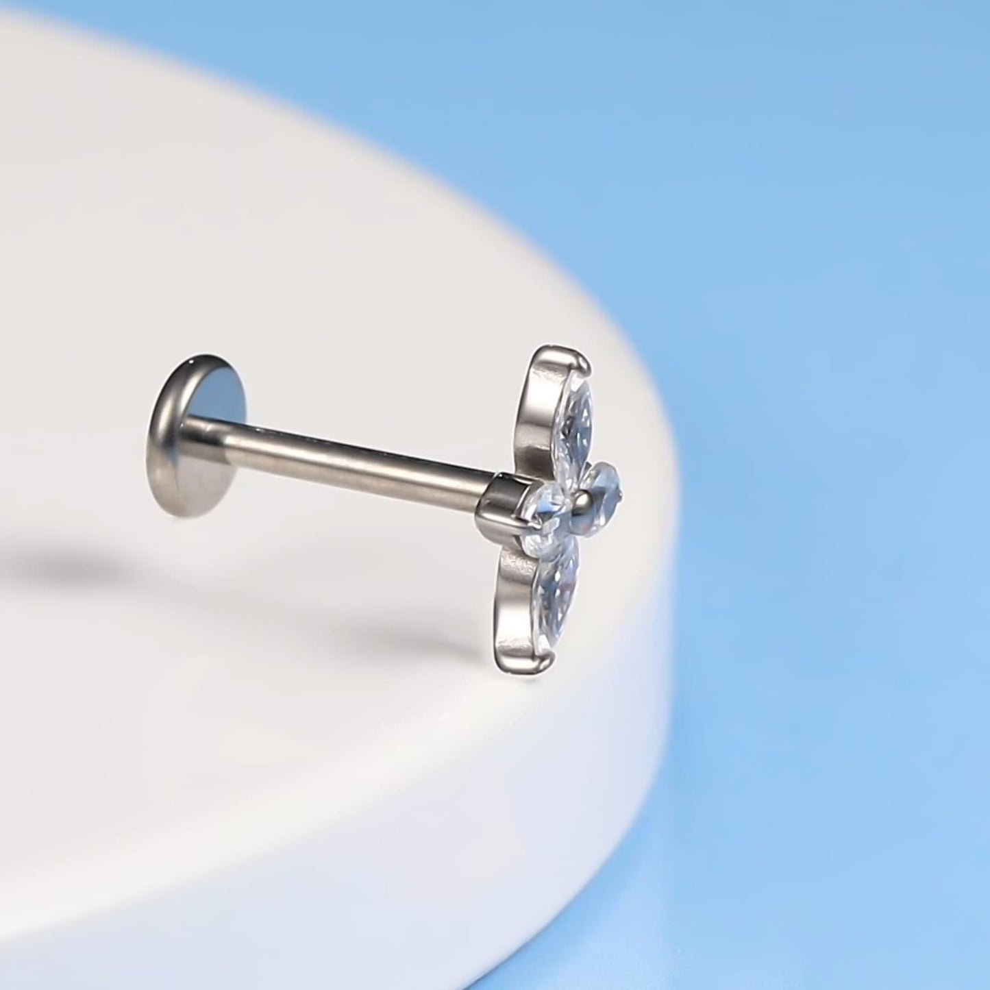 limerencia Joyería Hipoalergénica de Titanio Puro F136 para Perforaciones, Pendiente Stud de Rosca Interna con Parte Trasera Plana de 18g para Cartílago/Trago/Hélix/Concha/Nariz/Labio (flor 1 unidad)
