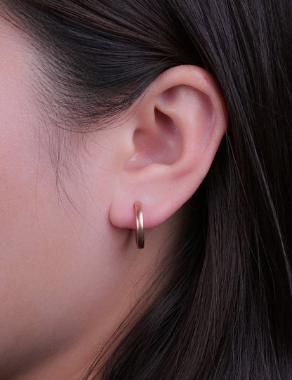 Orecchini cerchio huggie in titanio puro G23 ipoallergenico Limerencia da donna, ideali per orecchie sensibili (12 millimetri)