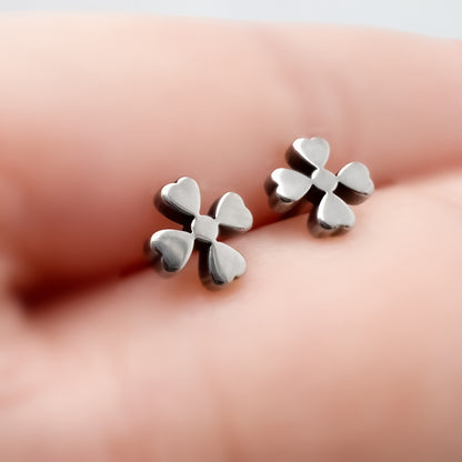 Limerencia Hypoallergene G23 Ohrringe aus reinem Titan, sicher für empfindliche Ohren, niedliche Tiersilhouetten, F136 Implantat-Titan für Frauen (vierblättriges Kleeblatt, Titan)