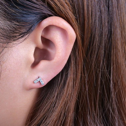 Limerencia Clou d'Oreille Forme en V, Titane Pur F136 Hypoallergénique, Filetage Interne Dos Plat 18G, Piercing pour Cartilage, Tragus, Hélix, Conque, Nez et Lèvre, 1 Pièce