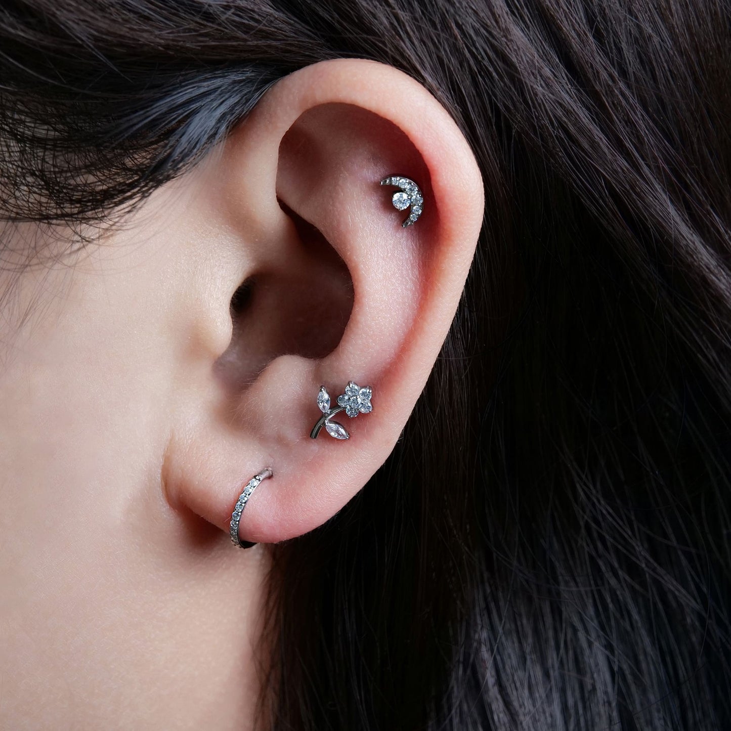 Limerencia Pendientes Hipoalergénicos de Titanio G23 Grado Implante con Cierre de Rosca Tragus 20G Hélice F136 Poste de Perforación para Orejas Sensibles Cartílago (flor)