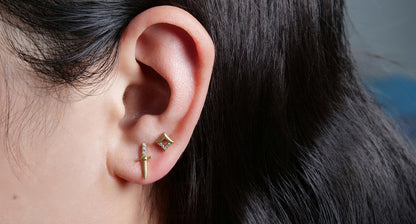 Limerencia Hypoallergene G23 Implantatqualität Titan Schraubverschluss Ohrringe Tragus 20G Helix F136 Piercingstecker für empfindliche Ohren Knorpel (Schwert)