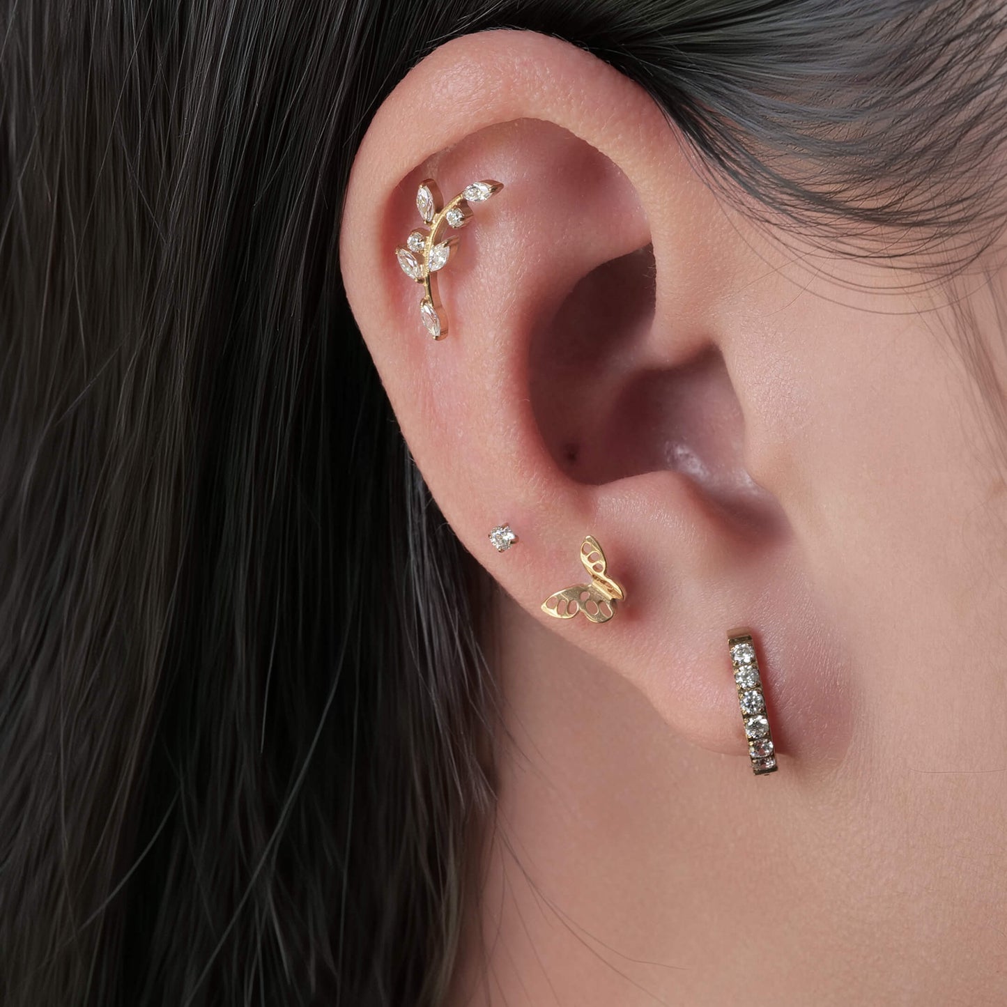Pendientes aro huggie de titanio puro hipoalergénico Limerencia, pendientes puño pequeños en forma de U de titanio grado implantable F136 ligeros para mujer con oídos sensibles