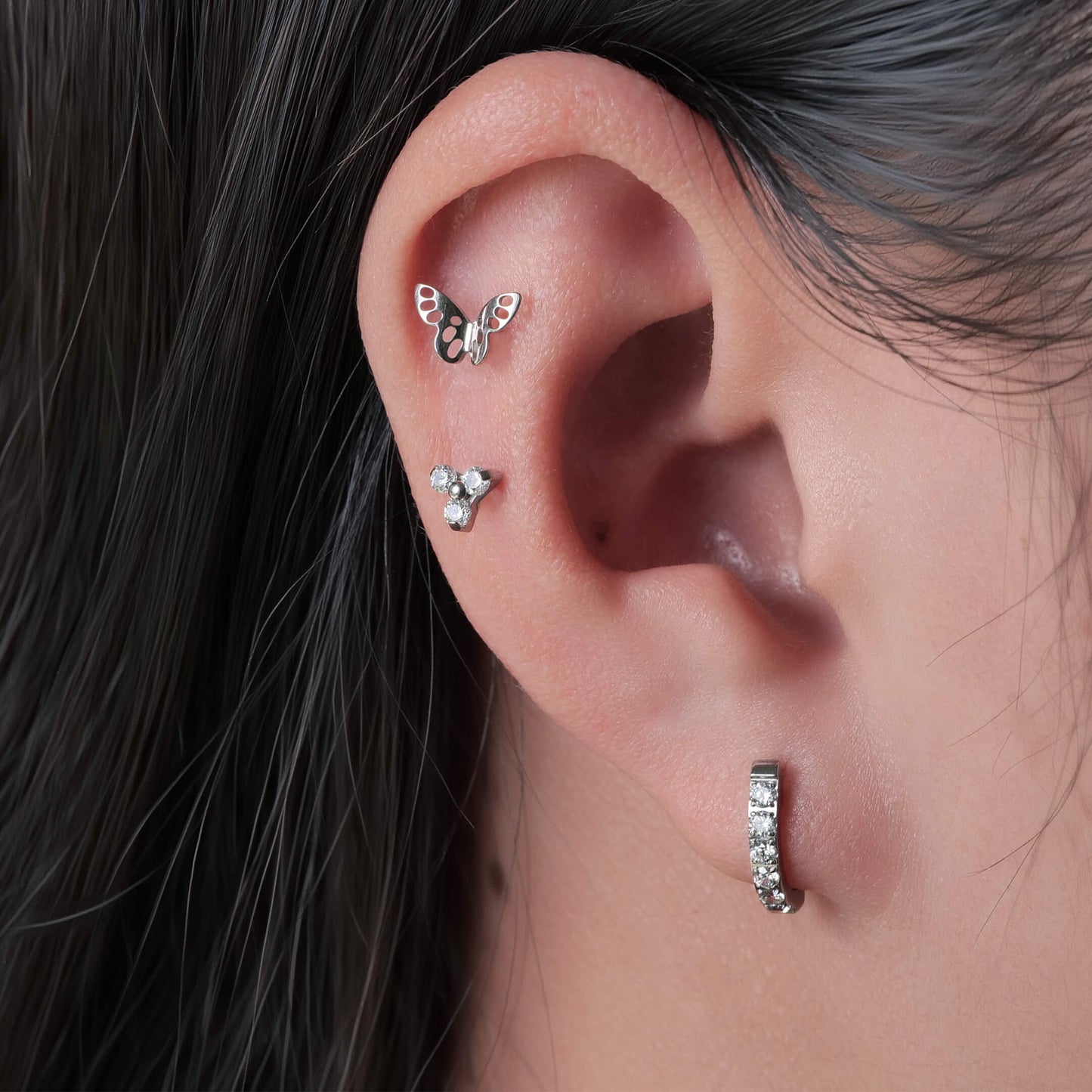 Pendientes aro huggie de titanio puro hipoalergénico Limerencia, pendientes puño pequeños en forma de U de titanio grado implantable F136 ligeros para mujer con oídos sensibles