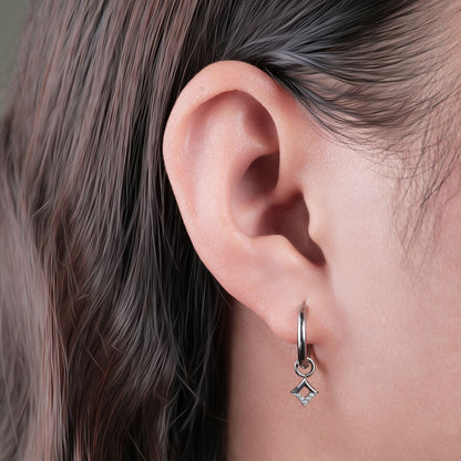 Orecchini huggie pendenti leggeri in titanio puro ipoallergenico Limerencia da donna, modelli barra verticale, croce, luna e fulmine, orecchini delicati con zircone quadrato