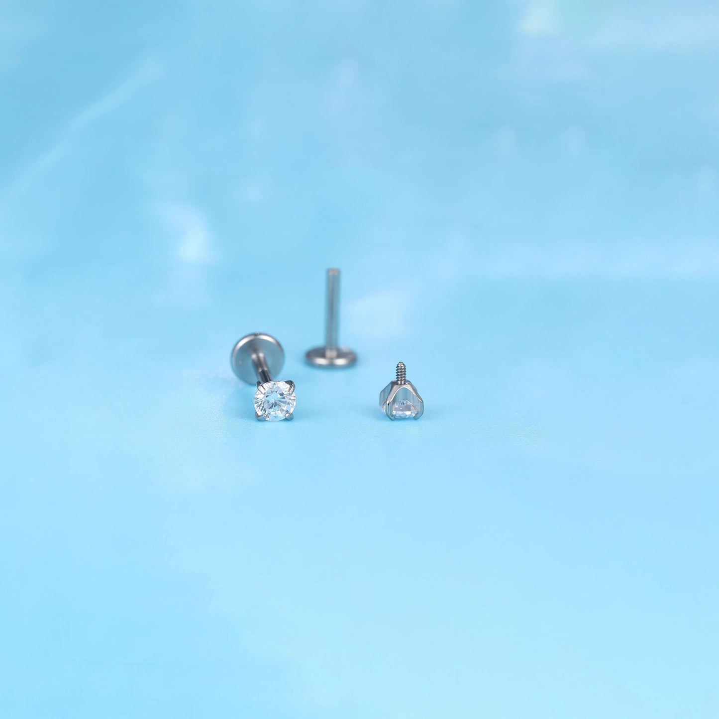 Gioielli piercing ipoallergenici in titanio F136 Limerencia, borchie filettate interne fondo piatto 18G 6mm 8mm 10mm per trago, elica, conca, cartilagine, naso e labbra (Zircone bianco 2mm)