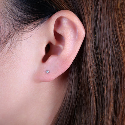 Limerencia チタン低アレルギーピアスジュエリー 18G 6mm 8mm 10mm トラガス・ヘリックス・コンク・軟骨・ノーズ・リップ兼用 F136 インプラント級フラットバック内ネジ式スタッドピアス（ホワイト CZ 2mm）