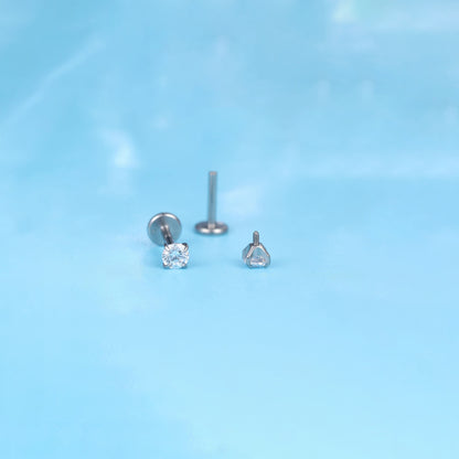 Limerencia チタン低アレルギーピアスジュエリー 18G 6mm 8mm 10mm トラガス・ヘリックス・コンク・軟骨・ノーズ・リップ兼用 F136 インプラント級フラットバック内ネジ式スタッドピアス（ホワイト CZ 2mm）