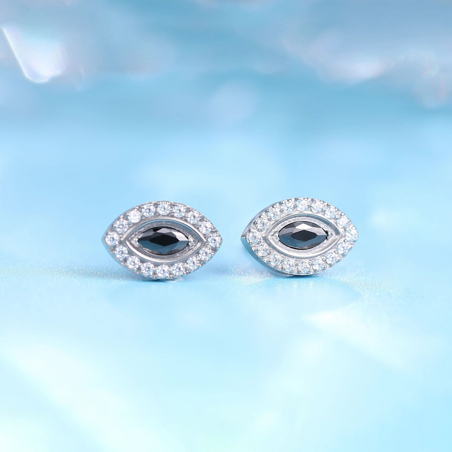 Orecchini occhio malocchio Limerencia in titanio puro F136 ipoallergenico, perni in titanio grado implantare G23 con gruppo zirconi, stile minimalista per orecchie sensibili donna (Nero Argento)