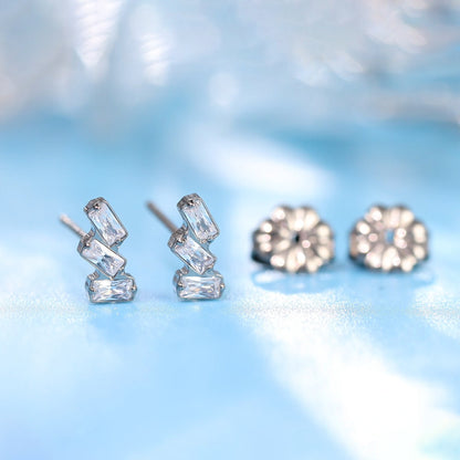 Pendientes hipoalergénicos de titanio puro Limerencia G23 | Joyería de titanio de grado implante Triple Baguette Gem F136 para orejas sensibles