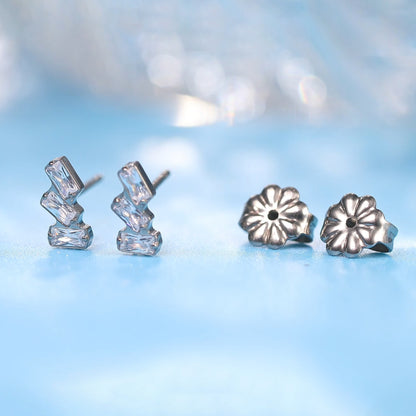 Pendientes hipoalergénicos de titanio puro Limerencia G23 | Joyería de titanio de grado implante Triple Baguette Gem F136 para orejas sensibles