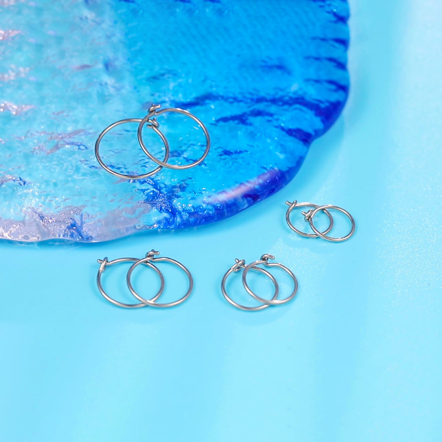 4 Pairs G23 Pure Titanium Huggie Hoop Earrings Tiny Wire Hypoallergenic F136 Implant Grade for Sensitive Ear (0.8mm Wire Hoop, Gold)