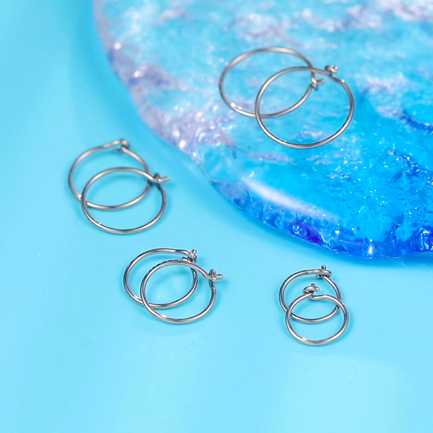 4 Pairs G23 Pure Titanium Huggie Hoop Earrings Tiny Wire Hypoallergenic F136 Implant Grade for Sensitive Ear (0.8mm Wire Hoop, Gold)