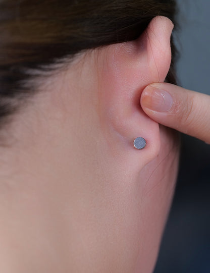 Limerenz Hypoallergener G23 Implantatgrad Titan Schraubverschluss Ohrringe Tragus 20G Helix F136 Piercing Post für empfindliche Mädchenohren Knorpel- Schmetterling Weiß Zirkonia