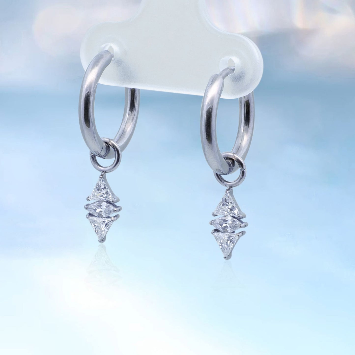 Orecchini huggie pendenti leggeri in titanio puro ipoallergenico Limerencia donna, modelli barra verticale, croce, luna e fulmine, orecchini delicati con zircone rombico