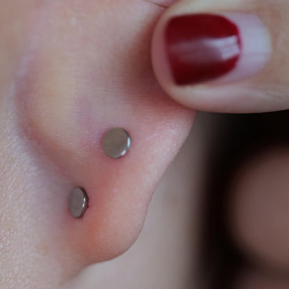 18G Flat Back Earrings Stud F136 Titanium Threadless Tragus Labret Cartilage Lip Body Piercing Jewelry Hypoallergenic for Women Men