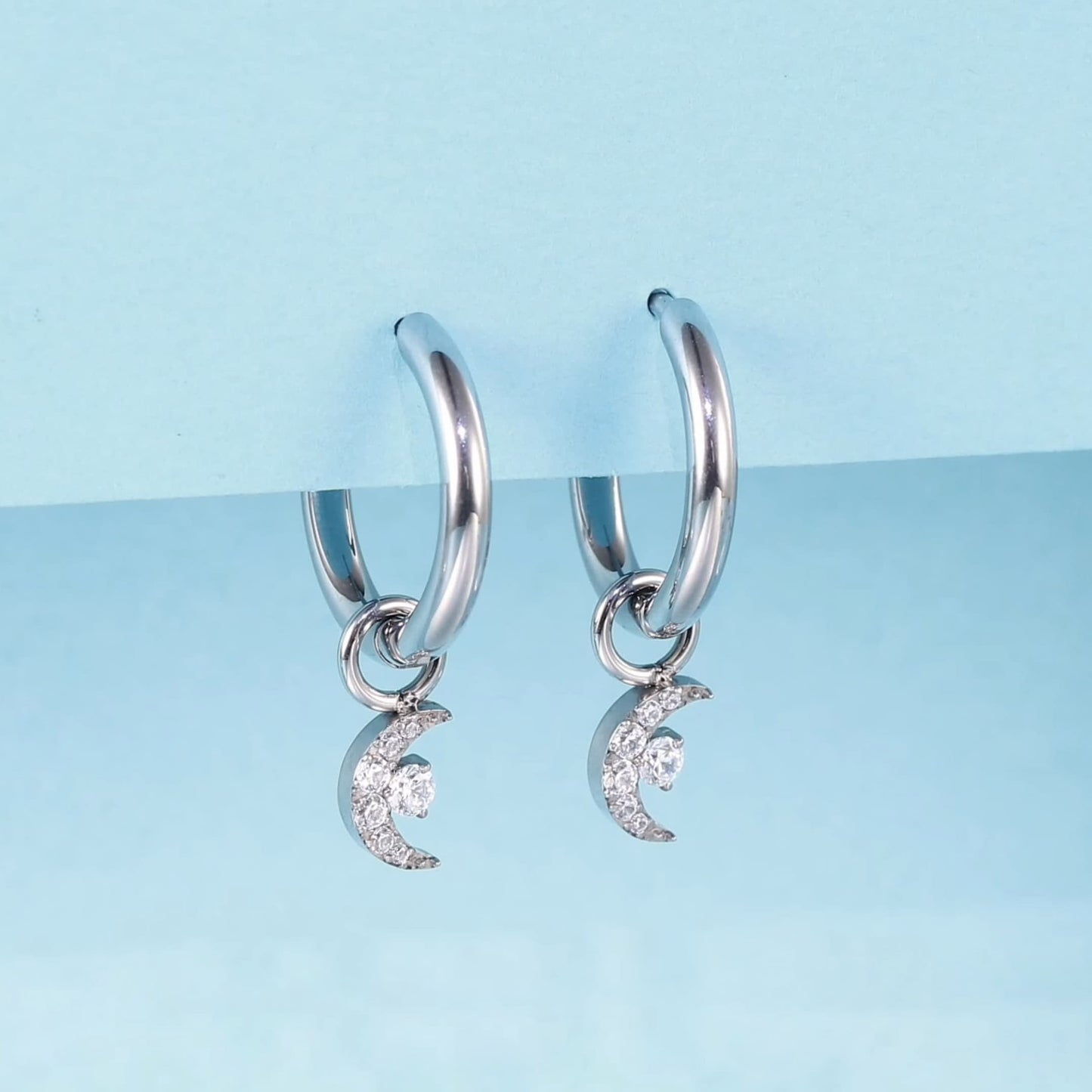 Limerencia Hypoallergene Ohrringe für Damen aus reinem Titan, leichte baumelnde Creolen, vertikaler Stab, Kreuz, Mond, Blitz, zierliche Ohrringe (Mond)