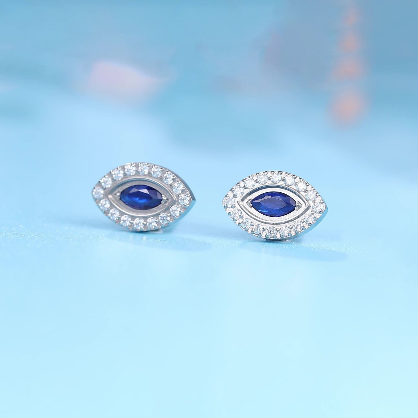 Orecchini Limerencia in titanio puro F136 ipoallergenico, perni in titanio grado implantare G23, orecchini helix occhio malocchio con zirconi, stile minimalista per orecchie sensibili donna (Blu Argento)