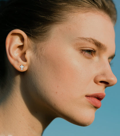 Pendientes de titanio Limerencia, pendientes hipoalergénicos para hombre y mujer con oídos sensibles, joyería minimalista, pendientes cruz planos para cartílago, diseño cruz