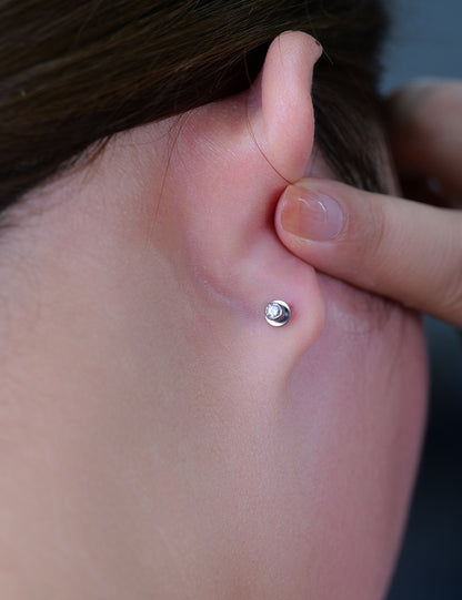 Limerenz Hypoallergener G23 Implantatgrad Titan Schraubverschluss Ohrringe Tragus 20G Helix F136 Piercing Post für empfindliche Mädchenohren Knorpel- Schmetterling Weiß Zirkonia