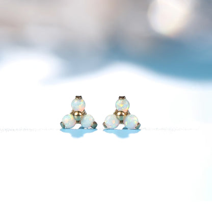 Boucles d'Oreilles Minimalistes en Titane Pur F136 Hypoallergénique Limerencia, Assemblage Triple Trinity Trèfle, Bijou de Piercing Grade Implantable G23 pour Oreilles Sensibles (Trinity Opale, Argenté)