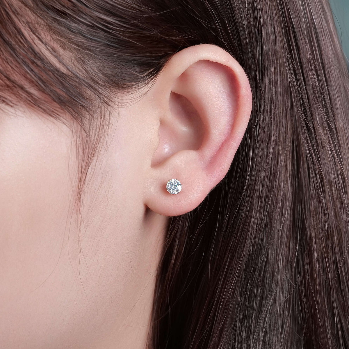 Limerencia モアサナイトスタッドピアス、F136 インプラントグレードチタン フラットバックネジ式ピアス 男女兼用、D カラー VVS1 クラリティ ブリリアントラウンドカット、敏感肌向け低アレルギー性ピアス